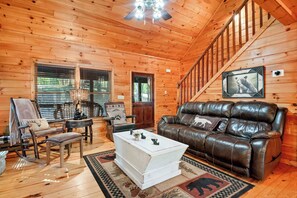 Télévision, cheminée, espaces bureaux