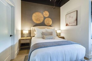 Desk, iron/ironing board, WiFi, bed sheets