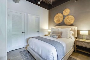 Desk, iron/ironing board, WiFi, bed sheets