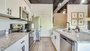 Coffee/tea maker, fridge, stovetop, dishwasher