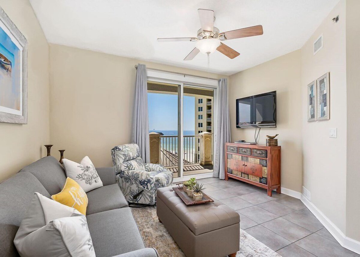 Steps to the beach! 2 king beds, ice maker, see the Gulf and unwind in comfort!