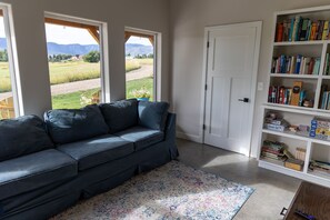 Interior - 3 bedroom guest house with mountain views in Big Horn, Wyoming (Sheridan)