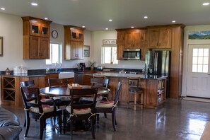 Dining - 3 bedroom guest house with mountain views in Big Horn, Wyoming (Sheridan)