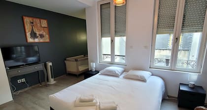 La Promesse Bayeux Parking Free