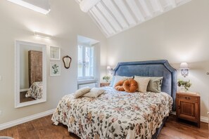 3 bedrooms, iron/ironing board, bed sheets