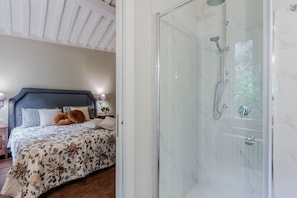 Dusche, Haartrockner, Bidet, Handtücher