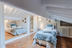 3 bedrooms, iron/ironing board, free WiFi, bed sheets