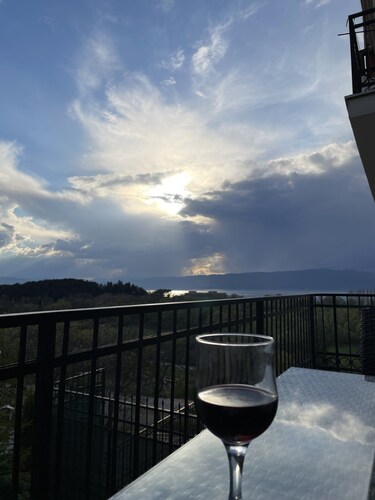 Villa Marta Green - Easy Access to the Lake and Mountain With Stunning Views