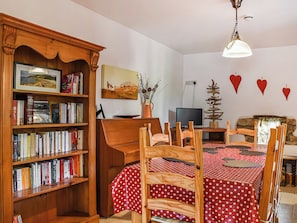 Dining - 2 bedroom accommodation in Pennard (Pennard)