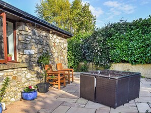 Terrace/patio - 2 bedroom accommodation in Pennard (Pennard)