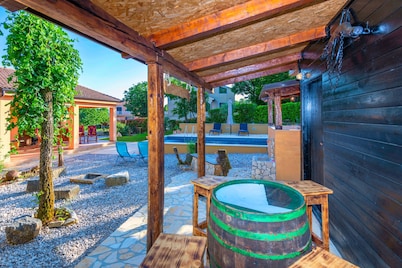 Eine Oase am Meer mit Privatem Pool und Bezauberndem Garten