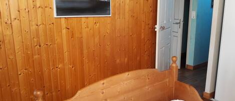 2 soverom, reiseseng for barn, wi-fi (inkludert) og sengetøy