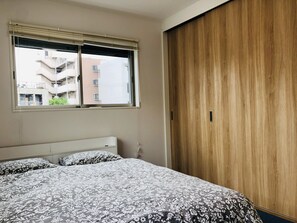 Basic Villa | 5 bedrooms, blackout curtains, iron/ironing board, free WiFi - Charlie's House (Osaka)