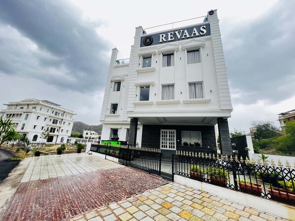 Exterior - Lake View Hotel Revaas (Udaipur)