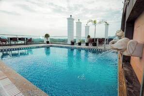Outdoor pool - Lake View Hotel Revaas (Udaipur)