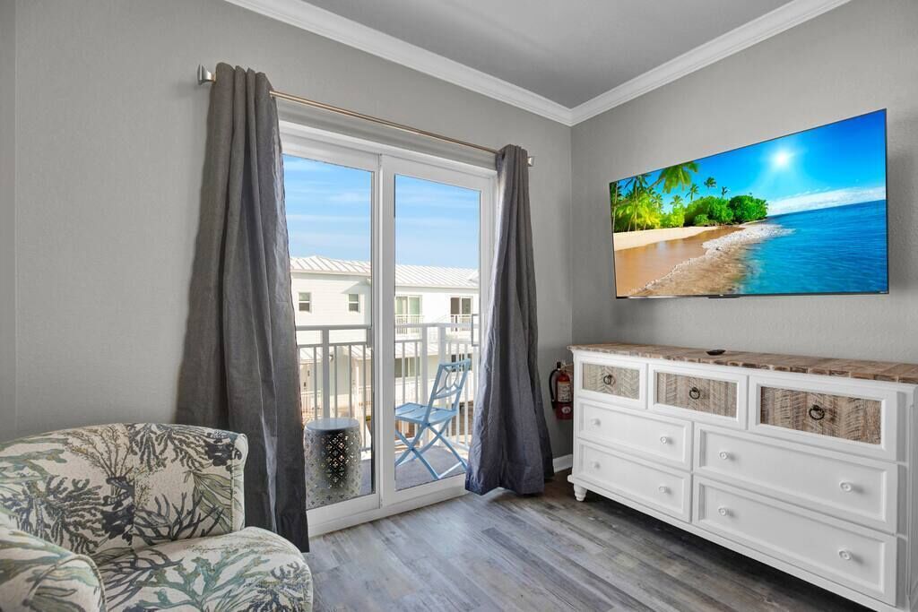 Blue Dream, 1B/2B Pool Balcony Oceanside