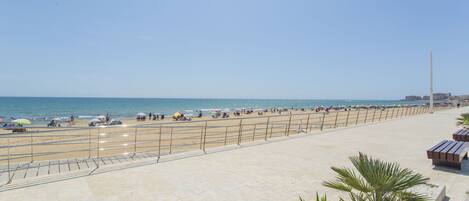 Platja a a prop