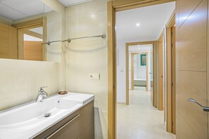 Bathtub