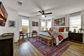 5 bedrooms, iron/ironing board, WiFi, bed sheets