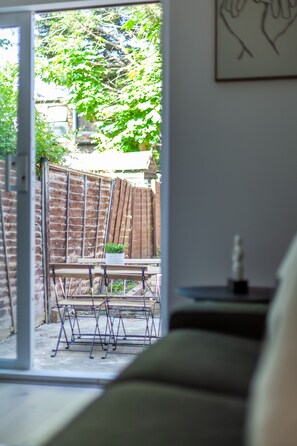 Garden - The Neasden Villas (London)