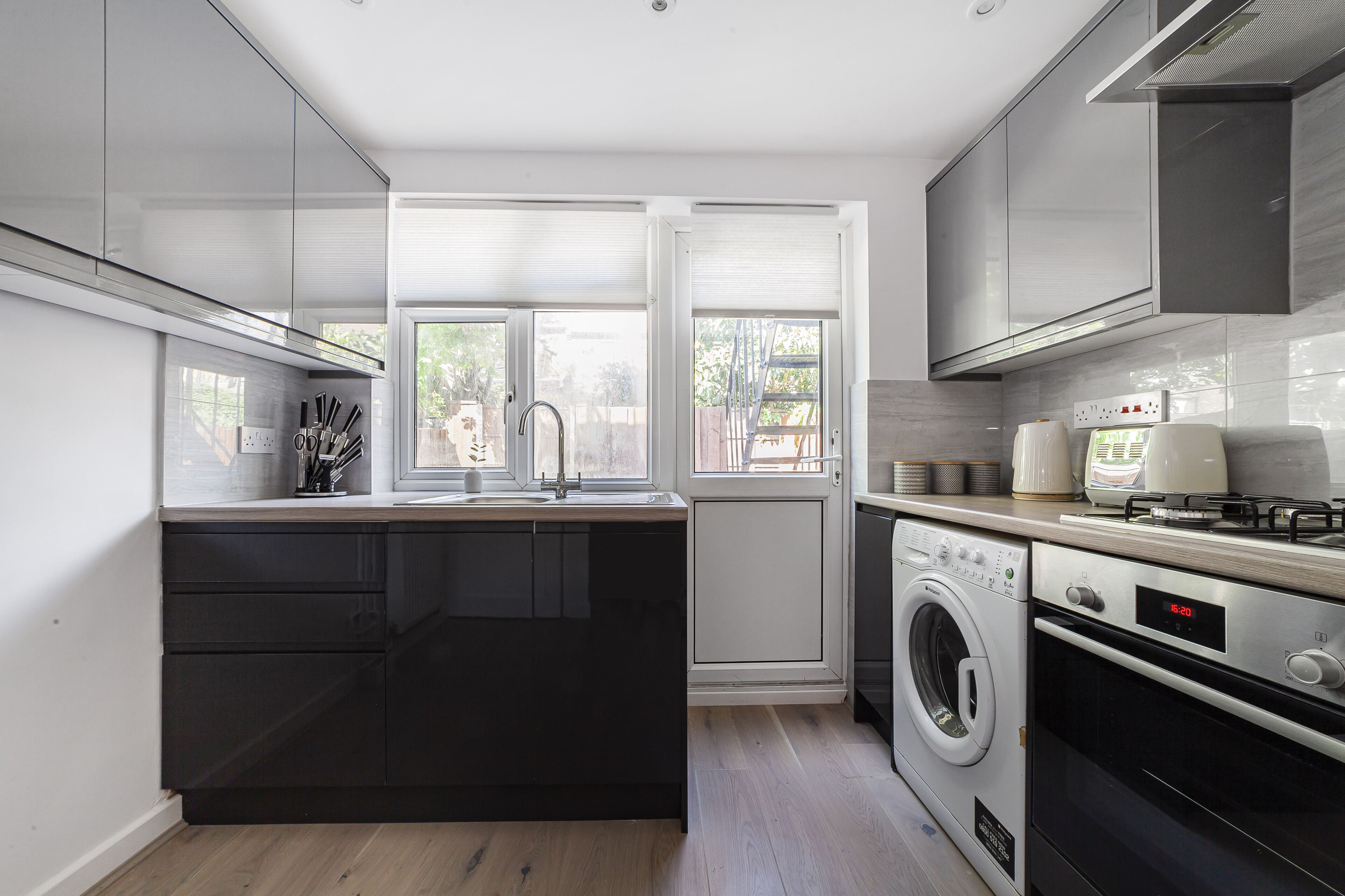 Apartemen | Dapur pribadi | Lemari es, oven, mesin pembuat kopi/teh, dan ketel listrik