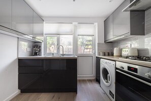 Private kitchen - The Neasden Villas (London)