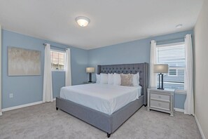 6 bedrooms, iron/ironing board, WiFi, bed sheets - Beautiful 6 Bed Pool Home in Windsor Island-1220AB (Davenport)