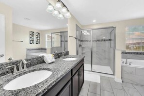 Shower, hair dryer, towels - Champions Gate-11550 6BR · Pool·Spa· Disney (Davenport)