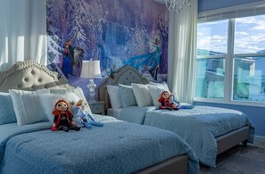 5 bedrooms, iron/ironing board, WiFi, bed sheets