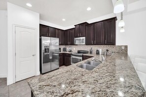 Microwave, dishwasher, coffee/tea maker - Cozy ChampionsGate TownHome Close to Disney-8165RB (Davenport)