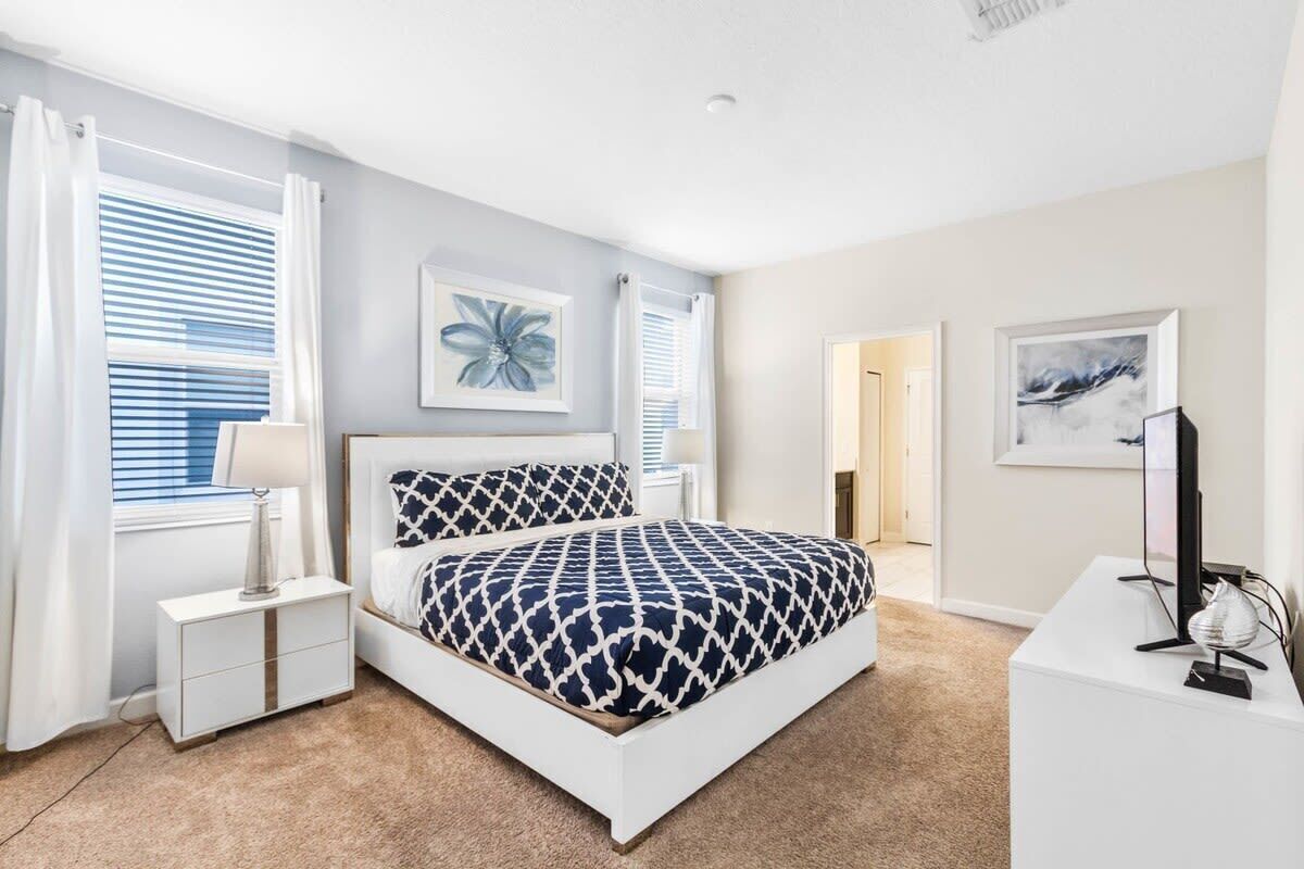 8 bedrooms, iron/ironing board, WiFi, bed sheets