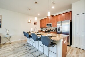 Micro-ondas, cafeteira/chaleira