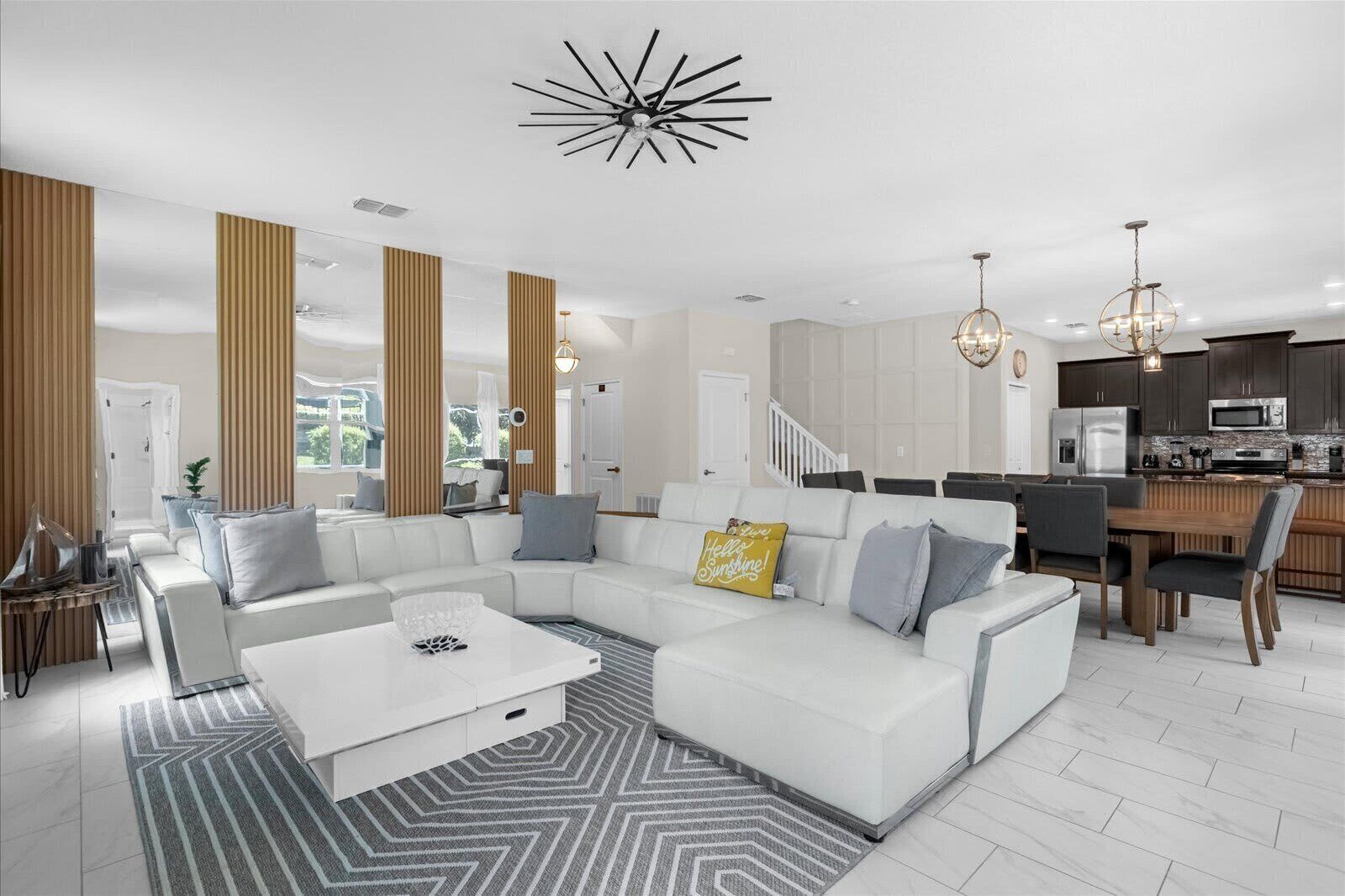 Una televisión, un reproductor de DVD, un futbolín