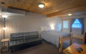 Enkeltrom – standard | Skrivebord for bærbar PC og wi-fi (inkludert)