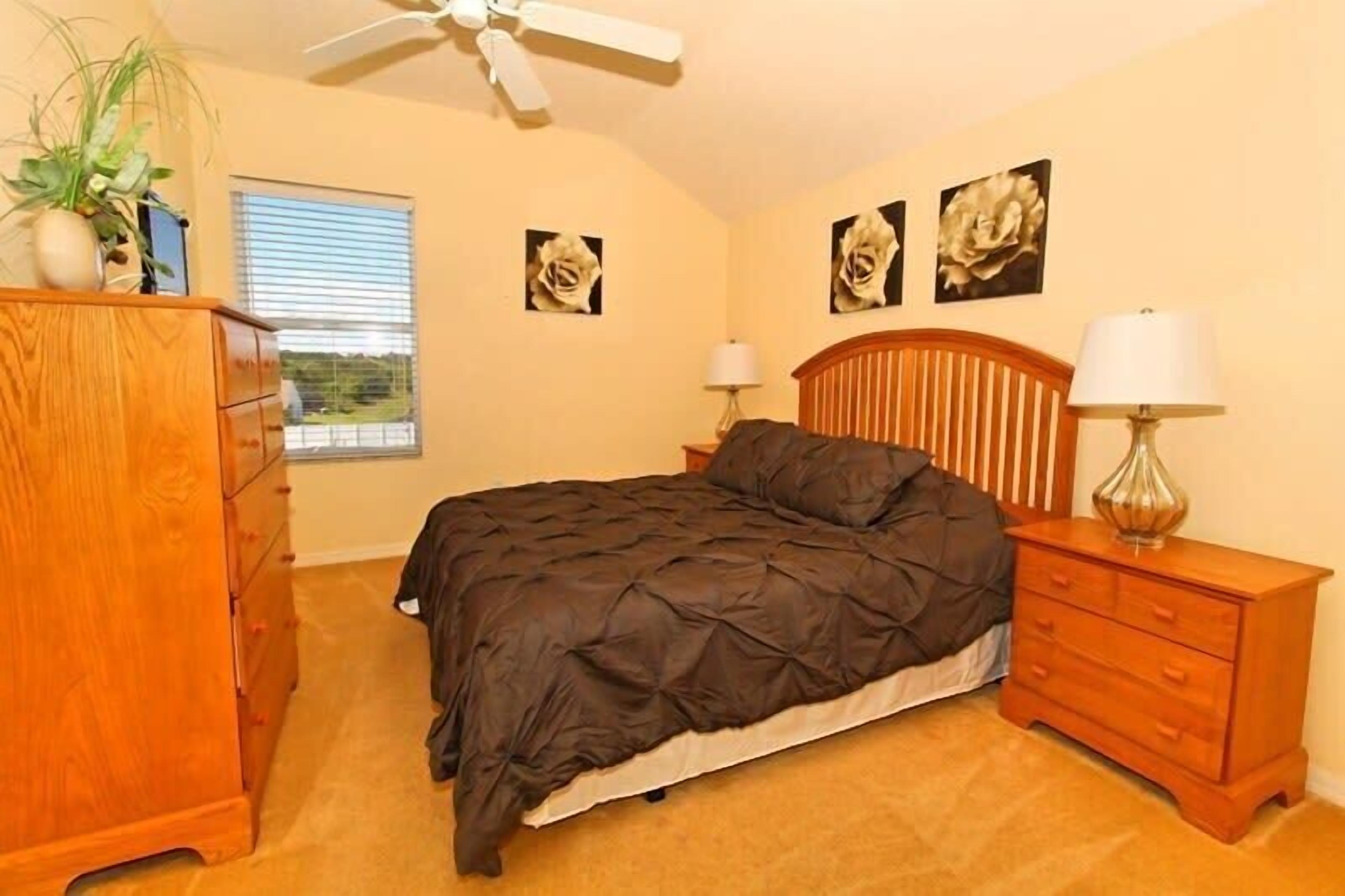 5 bedrooms, iron/ironing board, WiFi, bed sheets