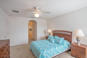 4 bedrooms, iron/ironing board, WiFi