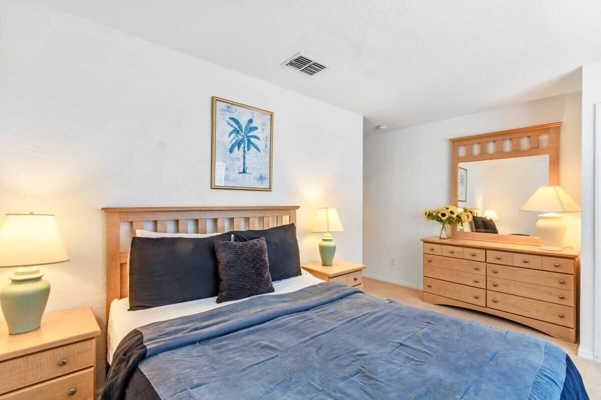 6 bedrooms, iron/ironing board, WiFi, bed sheets