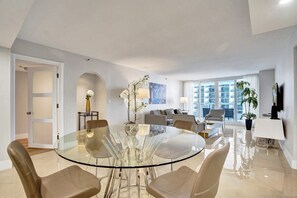 Interior - 3 Bedroom Skyline views (Miami)