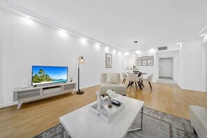 Téléviseur, bureau