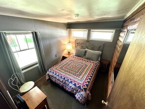 2 bedrooms, bed sheets - Charming rustic cabin with shared lake access and golf course views.   (Polson)