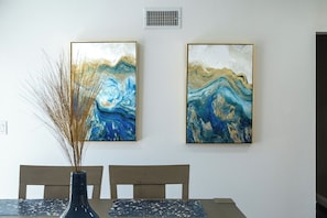 Dining - Peaceful Escape: near LAX / Long Beach/ Sofi /Forum/ wlk 2 Dignity Sport Park (Carson)