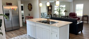 Come Stay At the Blue House! Entire Home In The Country With Lots Of Space