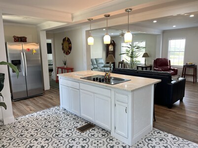 Come Stay At the Blue House! Entire Home In The Country With Lots Of Space