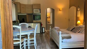 Individually decorated, individually furnished, laptop workspace