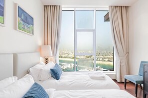 2 habitaciones, escritorio, tabla de planchar con plancha y wifi gratis 