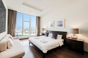 2 bedrooms, desk, iron/ironing board, free WiFi - 2 BD Tiara Palm Views Beach & Pool, Amazing views (Palm Jumeirah)