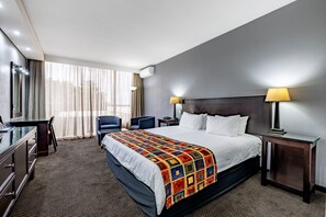 King Leisure Room | Individually decorated, individually furnished, desk, free WiFi - African Sky Hotels - Ermelo Inn (Ermelo)