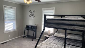 2 habitaciones, tabla de planchar con plancha, wifi y ropa de cama