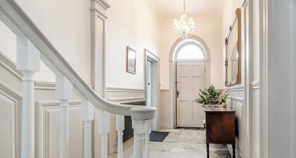 5 bedroom accommodation in Selby
