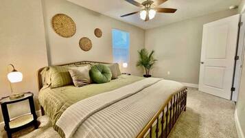 1 slaapkamer, een strijkplank/strijkijzer, reisbedje, wifi